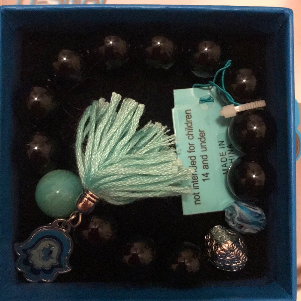 BNWT 🌺🥂beaded elastic bracelet black& turquoise